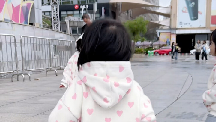 حبّي نفسك أولًا قبل أن تشتري الأحذية، البرد يضرب بسرعة كبيرة!