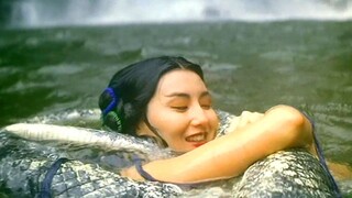 After living for almost 30 years, I realized that Maggie Cheung was not playing with her own tail. T