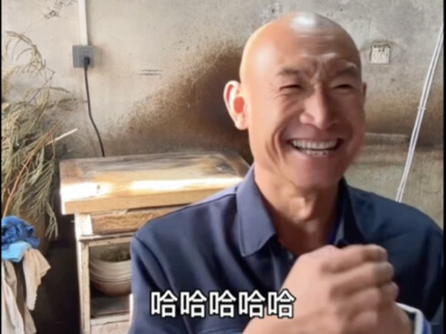 Thấy em trai không cọ sạch cái chậu, Quái Ca thẳng thắn nói: Thế giới này không dơ cũng không sạch, 