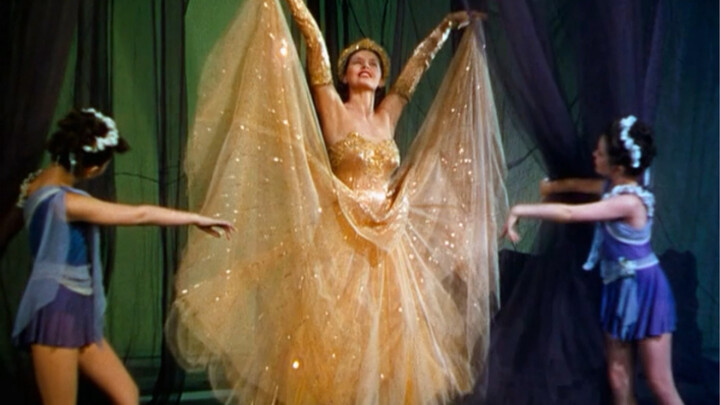 不输给蝴蝶的美！！裙摆翻飞像飘起来的星尘！！