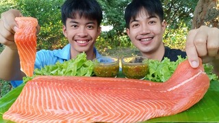 แซลมอนสดๆ กินชิ้นใหญ่ๆกัดแบบเต็มปากเต็มคำ ฟินสุดสุดสุดๆๆๆ