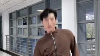 Kpop old people walking way VS Kpop young people walking way: