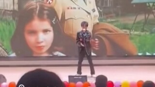 ما هذا؟! صبي يغني نسخة يانغ تشنلين من أغنية "الجنوح"؟! 【أفضل عشرة مغنين في الحرم الجامعي】