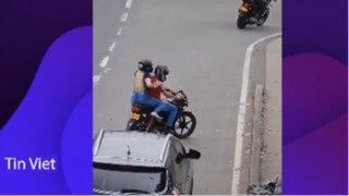 Đôi này đang làm gì thế
