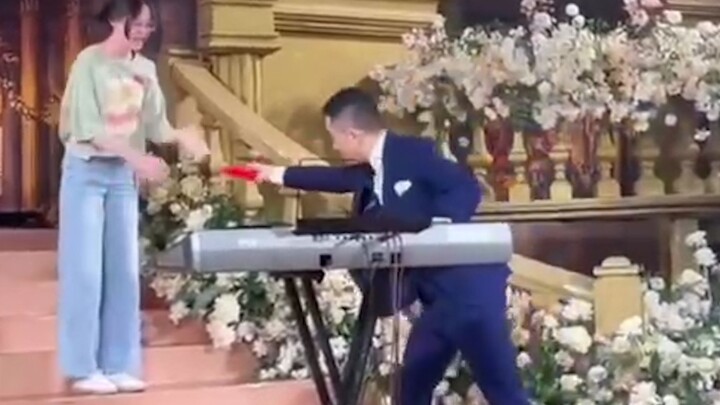 Mức độ “đẩy lên rồi dìm xuống” này làm tôi choáng váng cả năm, cười chết mất thôi hahaha!