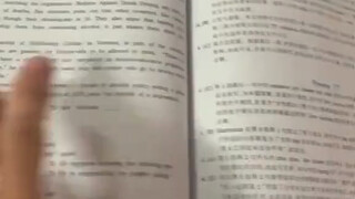 Cảm giác đắm chìm mạnh mẽ đến nỗi tôi xé nát cuốn sách