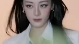 热巴姐没走过几回红毯，却次次出圈，今年更是达成0红毯目标
