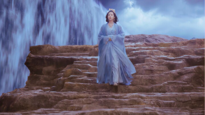 A divine maiden first descends into the world, her gaze sweeping over the human realm.