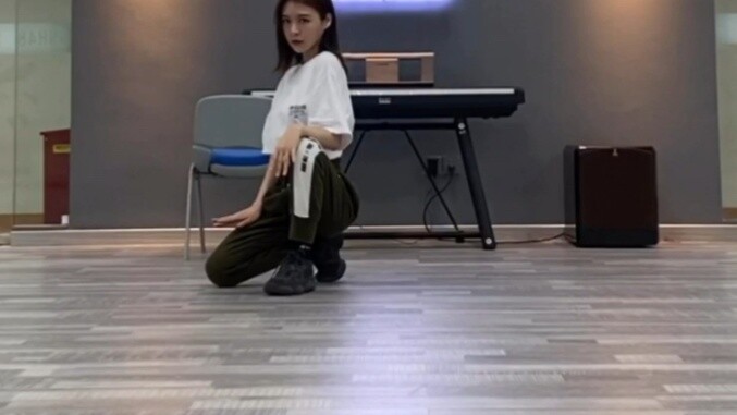 Ruang latihan tari Mamamoo-hip