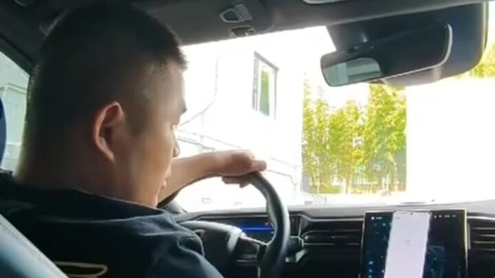 คุณพูดเสียงดังขนาดนั้นทำไม?