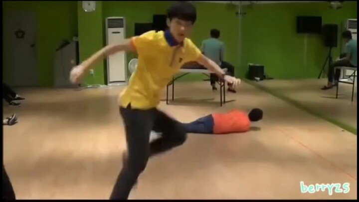 【سبعة عشر】دليل سوء الحظ للأشخاص التاليين—مجموعة مآسي الأخ الأصغر