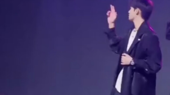Gao Jiahui dances to “Lover” hahaha, but he’s just so cute!