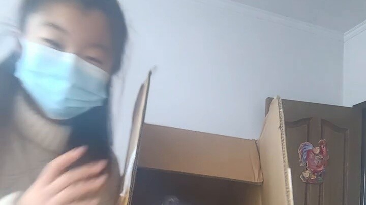 เต้นรำเปิดเผยเพื่อแสดงให้เจ้านายคนเดียวเห็นวิกผมและบรรจุภัณฑ์ที่ไม่สามารถทำลายได้ที่ฉันทำ