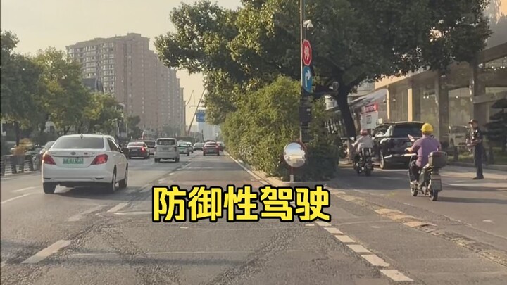 Đường xá muôn hình vạn trạng, lúc nào cũng gặp được vài kiến thức mới, hôm nay là chiếc gương lớn tr
