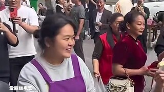 Why did Xiaohua no longer smile after making money?