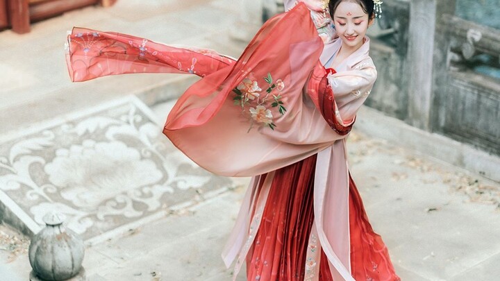 Hanfu dance: A thought of flowers blooming