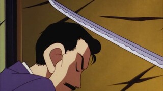 [Martin] Combing his hair with a sword remains motionless, the murderer: It is indeed the sleeping M