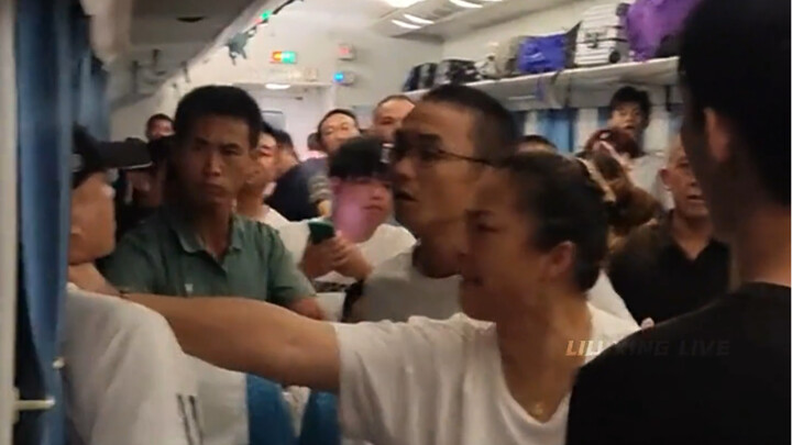 Anh cả chuẩn bị sẵn sàng để tung đòn chí mạng bất cứ lúc nào [nhìn][nhìn][nhìn][nhìn]