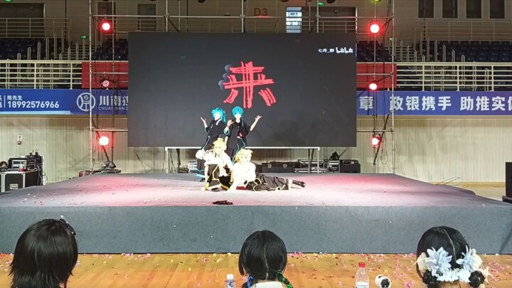 A parody version of “Jian Xia” danced in front of Heitang Mei, with the comment that it’d go viral i