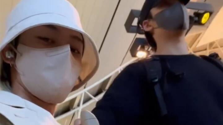 【Kui Ba】21.11.2022 Từ Osaka, Nhật Bản về Sân bay Incheon, Hàn Quốc: Mặt nạ đôi, giày đôi, Tiểu Kui đ