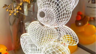 男朋友送的小熊灯，轻轻一碰就惊呆了，真的太好看了叭，有那种3D立体的感觉！