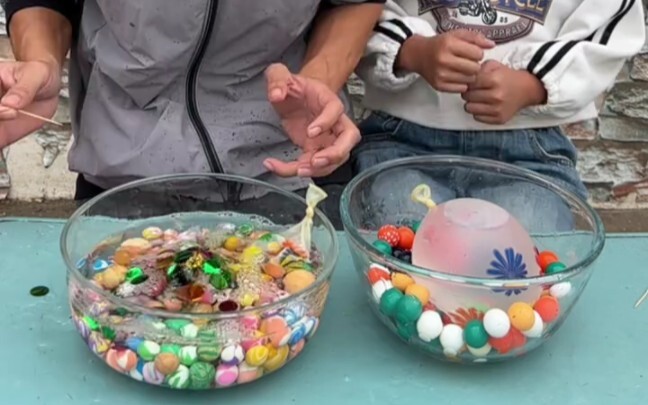 Mỗi người một chậu ngâm hạt trân châu lớn