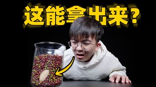 Không thò tay vào trong cốc, làm thế nào để lấy được quả to nhất ra đây?