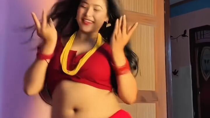 Beautiful Girl Dancing In Saree