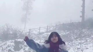 Salju turun! ] Pada tahun 2022, tidak akan ada orang yang akan menari "Love Dance" | Sungguh salju y