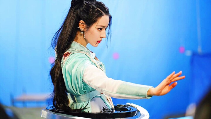 The actress with the most fight scenes and the most weapons among the 90s-born stars