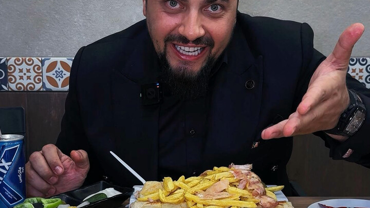 عندما كنتُ في الصين، كانت المساعدة الصغيرة تأكل لفائف الخبز كل يوم في العمل. اليوم أخذتها أخيرًا لتت