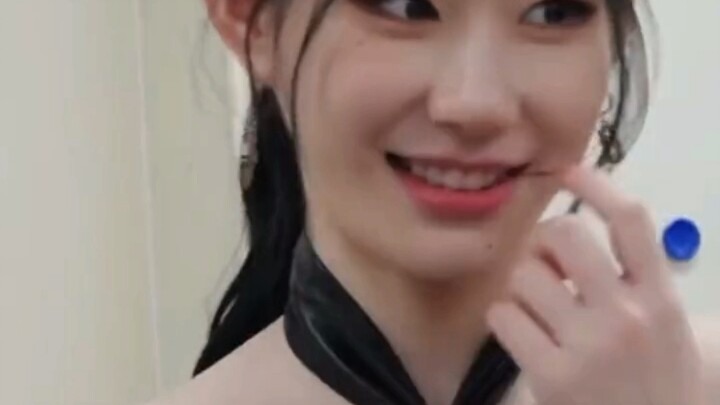 Cailing danced here i am during zb1's performance, and Zhanghao danced blah blah blah during itzy's 