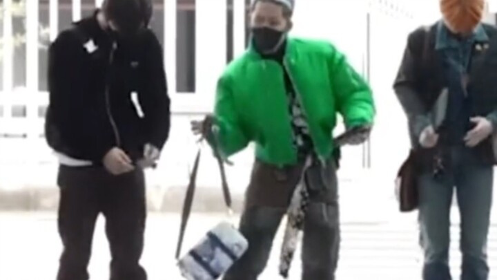 Mặc bình thường sẽ cảm thấy mệt.