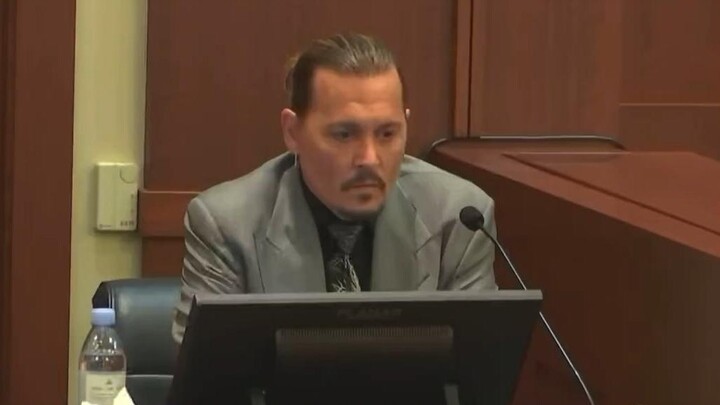 ปฏิกิริยาของ Johnny Depp ต่อศาลในที่สุดก็ได้ฟังเทปเสียงที่ Amber Heard ยอมรับว่าทำร้ายเขา