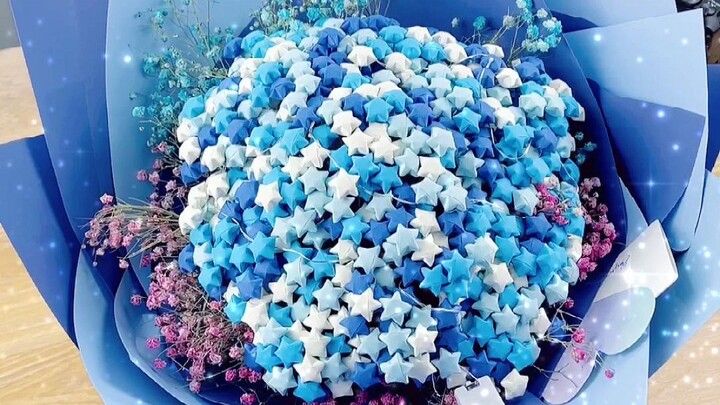 【ورق قابل للطي إبداعي】 حتى إذا طويت الكثير من النجوم، ستكون مفاجأة!؟ الباقة التي تشكّلها رائعة جدًا 