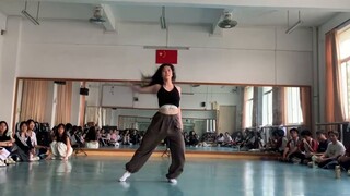 This girl also jumped to Hanlin Arts High School and took 18 seconds