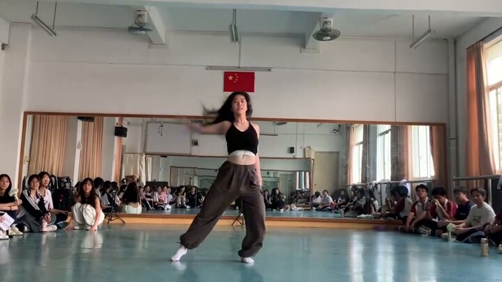 This girl also jumped to Hanlin Arts High School and took 18 seconds