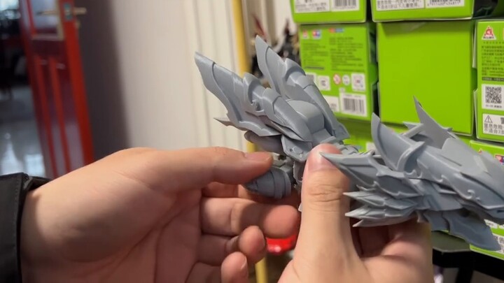 Emperor Horse, basically finished. Many places have been modified. Unlike the original, the tail arm