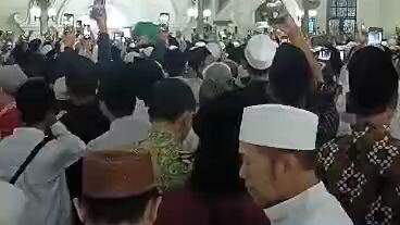 mensholat kan ustadzah