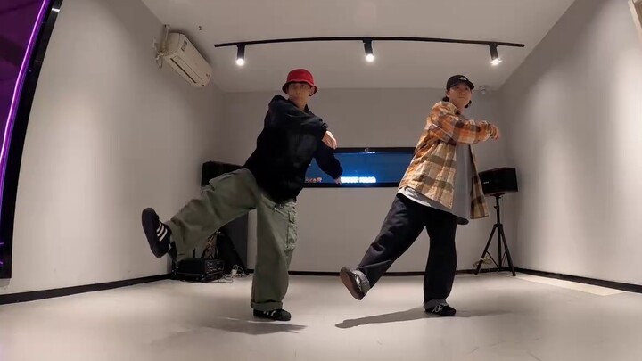 ผู้ที่ชื่นชอบเพลงฮิปฮอปต้องเรียนรู้ “Indian Step” สุดล้ำค่า!