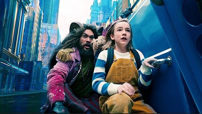 Cô gái vừa tỉnh dậy đã phát hiện không chỉ chú heo đồ chơi sống lại, mà còn theo Hải Vương vào quốc 