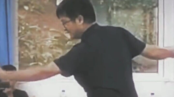 Không thể nào, hiệu trưởng còn không trị nổi các bạn à?