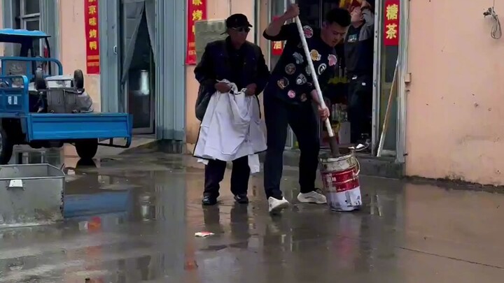 ฉันมีครอบครัวต้องดูแล คุณจะให้ไปง่ายๆ แบบนั้นเลยเหรอ