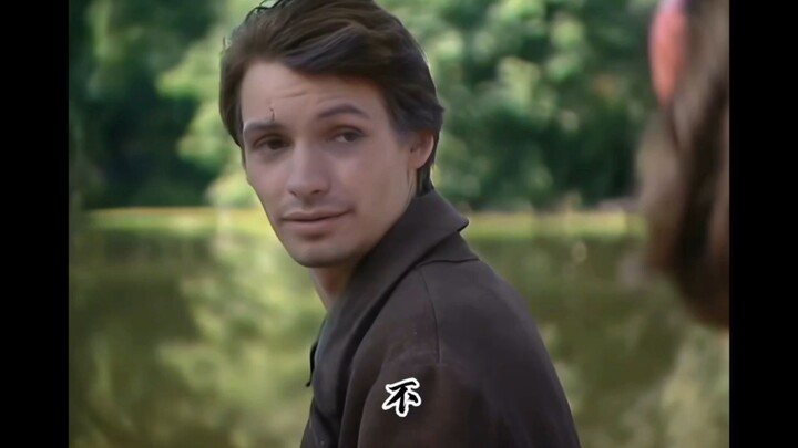 “Children see me but don’t recognize me; they laugh and ask where this traveler comes from.”