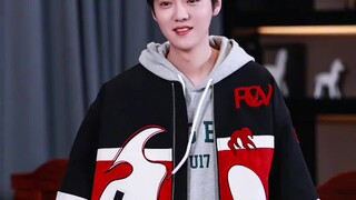Netizen #Korea memperhatikan perkembangan Lu Han akhir-akhir ini. Dia pria yang tampan. Itu tidak be