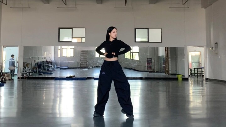 FOCUS nhảy lại toàn bộ bài hát ở vị trí tổng hợp, quay suốt hai tiếng rưỡi đến kiệt sức luôn!