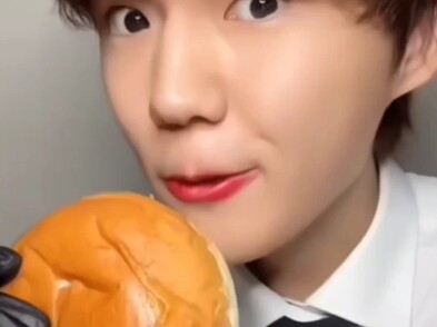 【Bổ sung】Vua của những thứ còn khó tìm hơn cả phim: bánh mì khỏe mạnh của Vương Nguyên, xem hết mà k