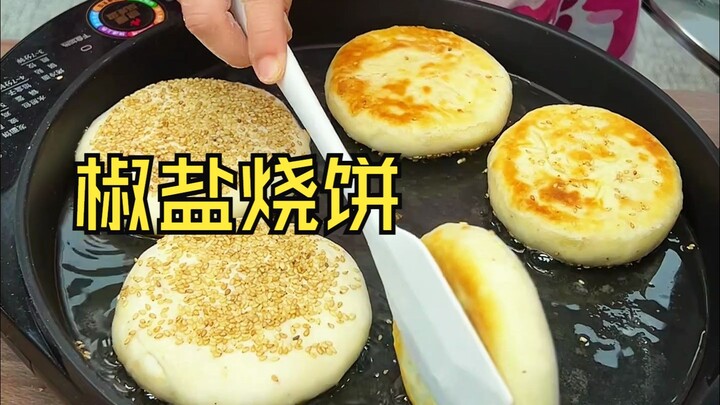 Chỉ riêng món bánh mì giòn tẩm muối tiêu này thôi, ai nhìn mà chẳng thèm!