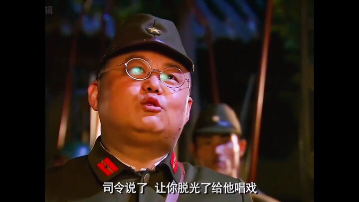 Tư lệnh đã nói rồi! Cởi sạch ra hát tuồng cho ông ấy xem đi～