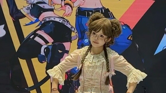 The puppet dolls on the cp31 booth have come to life!